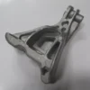 FIAT ALBEA- 05/13; ŞANZUMAN TAKOZU BAĞLANTI KULAĞI 1.3CC 51718985