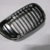 BMW 3 SERI- E46- SD- 02/05; ÖN PANJUR SAĞ SİYAH/NİKELAJ ÇERÇEVELİ (TYG) 51137030546