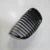 BMW 1 SERI- E87- 04/08; ÖN PANJUR SAĞ SİYAH/NİKELAJ ÇERÇEVELİ (TW) 51137077130