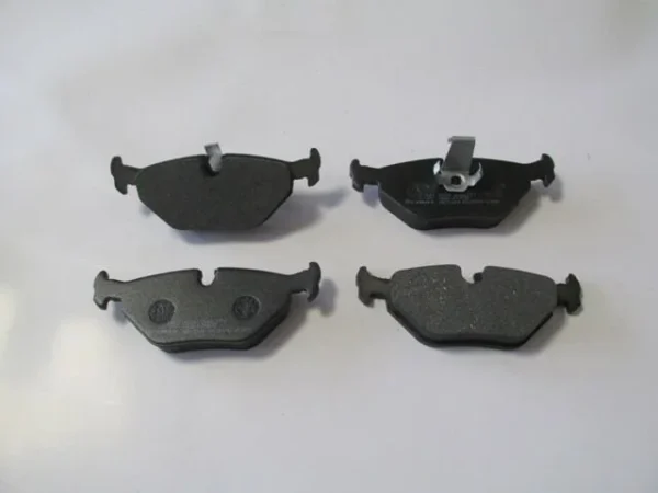 BMW 5 SERI- E39- 96/00; ARKA FREN BALATASI (KABLOSUZ)(DİSK) (121,9X45X16,5/123,1X45X16,5)(BRAMAX) 34211163395