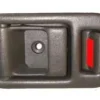 SUZUKI SWIFT- SD/HB- 89/96; ÖN KAPI İÇ AÇMA KOLU SOL GRİ (İÇTEN KİLİTLEMELİ) (HUSHAN) 83240-63B00