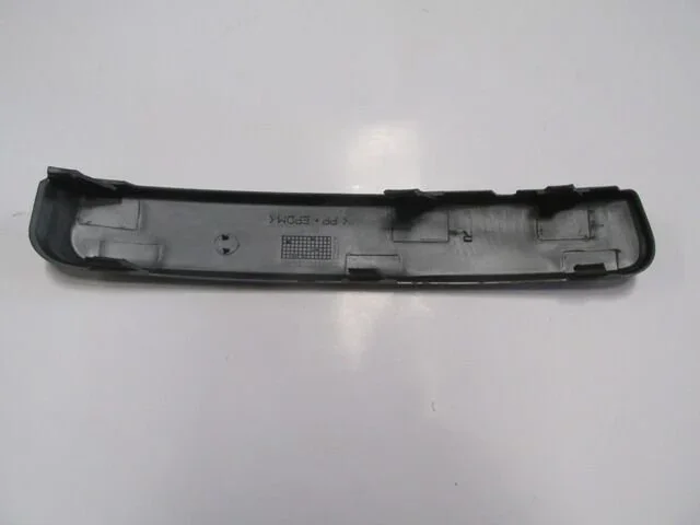 FORD FOCUS C MAX- 04/06; ÖN TAMPON BANDI SAĞ SİYAH (PÜTÜRLÜ TİP) 3M51R17E.908BC