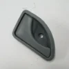 RENAULT TWINGO- 99/00; ÖN KAPI İÇ AÇMA KOLU SOL GRİ PÜTÜRLÜ 8200259376