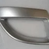 RENAULT GRAND SCENIC- 3- 10/12; ÖN TAMPON PANJURU DIŞ ÇERÇEVESİ SAĞ GÜMÜŞ GRİ (TW) 623848430R