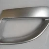 RENAULT GRAND SCENIC- 3- 10/12; ÖN TAMPON PANJURU DIŞ ÇERÇEVESİ SOL GÜMÜŞ GRI (TW) 623835888R