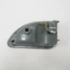 RENAULT KANGOO- 98/03; ÖN KAPI İÇ AÇMA KOLU SOL GRİ PÜTÜRLÜ 8200259376