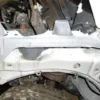 RENAULT KANGOO- 3- 08/13; ÖN ÇAMURLUK BAĞLANTI SUPORTU SOL (POLYESTER) 631235857R
