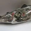 PEUGEOT 206- HB- 02/09; FAR LAMBASI SOL ELEKTRİKLİ/MOTORSUZ (ŞEFFAF CAMLI) H7/H7 (AYFAR) 6204.S9