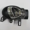 NISSAN JUKE- 11/19; ÖN KAPI İÇ AÇMA KOLU SAĞ SİYAH (ELCEĞİ NİKELAJLI) (HUSHAN) 80670-1HH0B