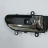 NISSAN X TRAIL- 08/12; ÖN KAPI İÇ AÇMA KOLU SAĞ SİYAH (ELCEĞİ NİKELAJLI) (HUSHAN) 80670-9Y000