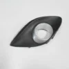 MAZDA 2- HB- 12/14; SİS LAMBA KAPAĞI SAĞ SİS DELİKLİ/ÇERÇEVESİ GÜMÜŞ GRİ (TYG) DR6150C10A