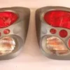 FORD FIESTA- 00/02; MODİFİYE STOP LAMBASI SAĞ/SOL SET 2 PARÇA GRİ/KIRMIZI/BEYAZ (TYC) -
